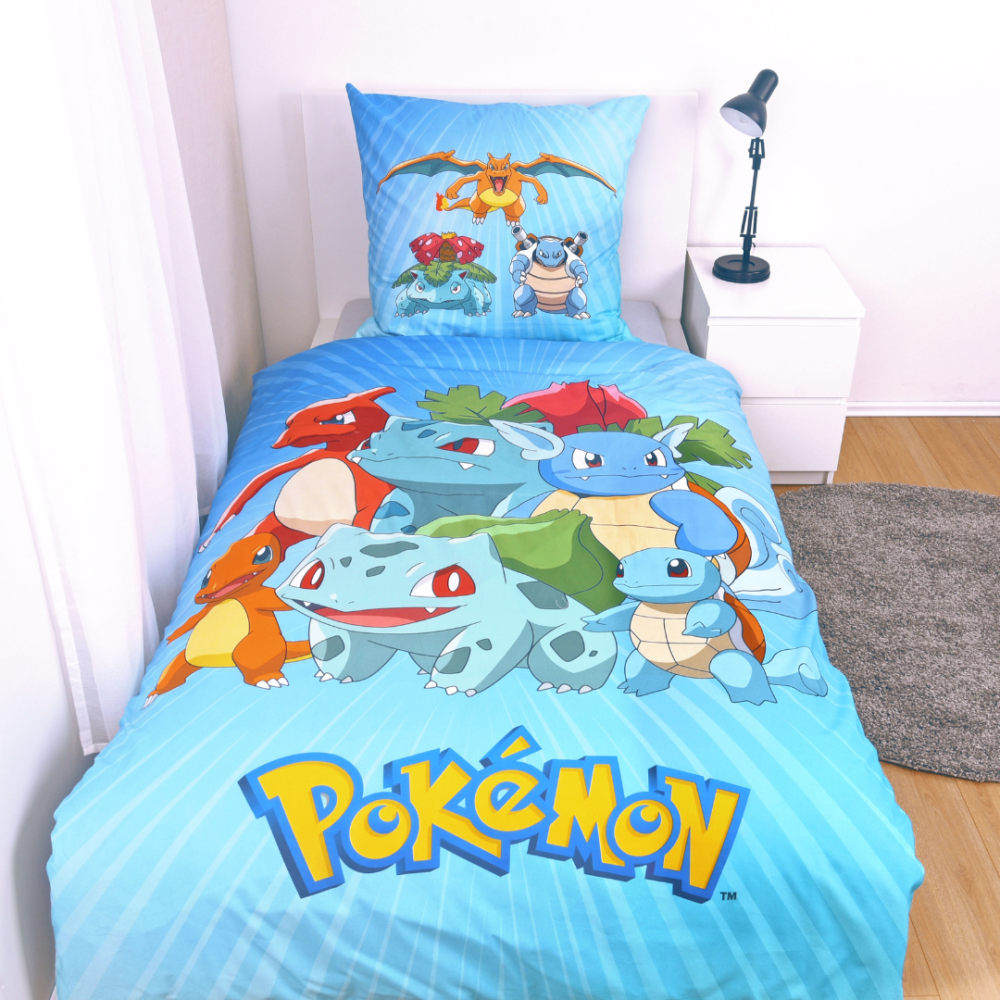 Bettwäsche set "Pokemon". Kinderbettwäsche, 135x200 cm. Bettwäsche-set in blautönen mit großen, farbenfrohen motiven verschiedener pokémon-charaktere. Bettwäsche set "Pokemon". Kinderbettwäsche, 135x200 cm. Bettwäsche-set in blautönen mit großen, farbenfrohen motiven verschiedener pokémon-charaktere.