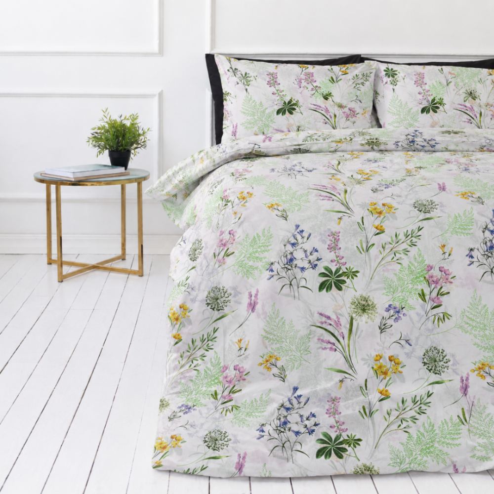 Bettwäsche set "Primavera". Bettwäsche 155x200, 135/140x200 cm, 150x200 cm, 155/160x200 cm, 180x200 cm, 200x200 cm, 200x220 cm, 220x240 cm. Weiße bettwäsche mit grünen pflanzenmotiven und pastellfarbenen blumendetails Bettwäsche set "Primavera". Bettwäsche 155x200, 135/140x200 cm, 150x200 cm, 155/160x200 cm, 180x200 cm, 200x200 cm, 200x220 cm, 220x240 cm. Weiße bettwäsche mit grünen pflanzenmotiven und pastellfarbenen blumendetails