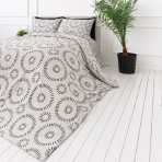 Bettwäsche set "Round Robin". Bettwäsche 135x200, 135/140x200 cm, 200x200 cm, 200x220 cm. Bettwäsche-set in schwarz und weiß mit symmetrischen runden mustern. Bettwäsche set "Round Robin". Bettwäsche 135x200, 135/140x200 cm, 200x200 cm, 200x220 cm. Bettwäsche-set in schwarz und weiß mit symmetrischen runden mustern.