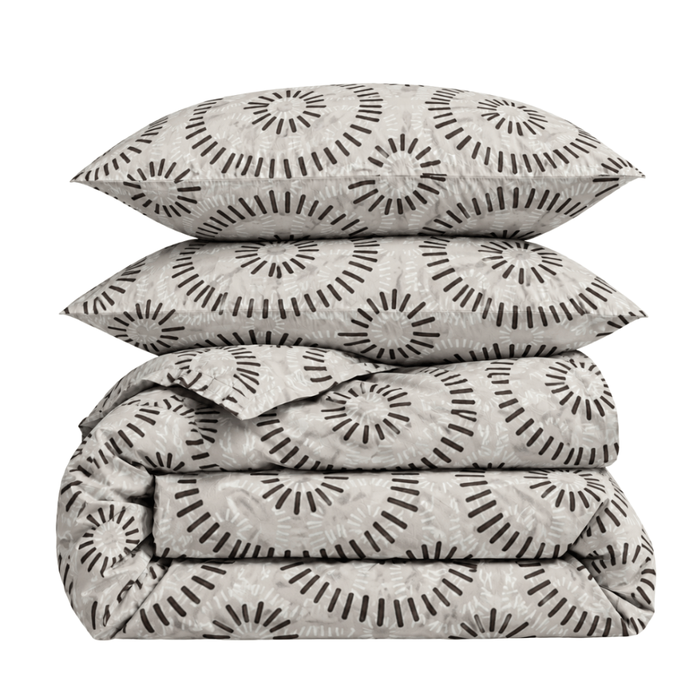Bettwäsche set "Round Robin". Bettwäsche 135x200, 135/140x200 cm, 200x200 cm, 200x220 cm. Bettwäscheset mit braunem geometrischem kreismuster auf hellgrauem hintergrund. Bettwäsche set "Round Robin". Bettwäsche 135x200, 135/140x200 cm, 200x200 cm, 200x220 cm. Bettwäscheset mit braunem geometrischem kreismuster auf hellgrauem hintergrund.