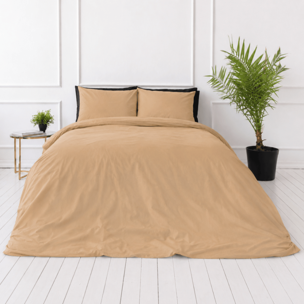 Bettwäsche set "Senape". Beige Bettwäsche, 135/140x200 cm, 150x200 cm, 155/160x200 cm, 180x200 cm, 200x200 cm, 200x220 cm, 220x240 cm. Bettwäsche-set in einem sanften karamellfarbenen sandton. Bettwäsche set "Senape". Beige Bettwäsche, 135/140x200 cm, 150x200 cm, 155/160x200 cm, 180x200 cm, 200x200 cm, 200x220 cm, 220x240 cm. Bettwäsche-set in einem sanften karamellfarbenen sandton.
