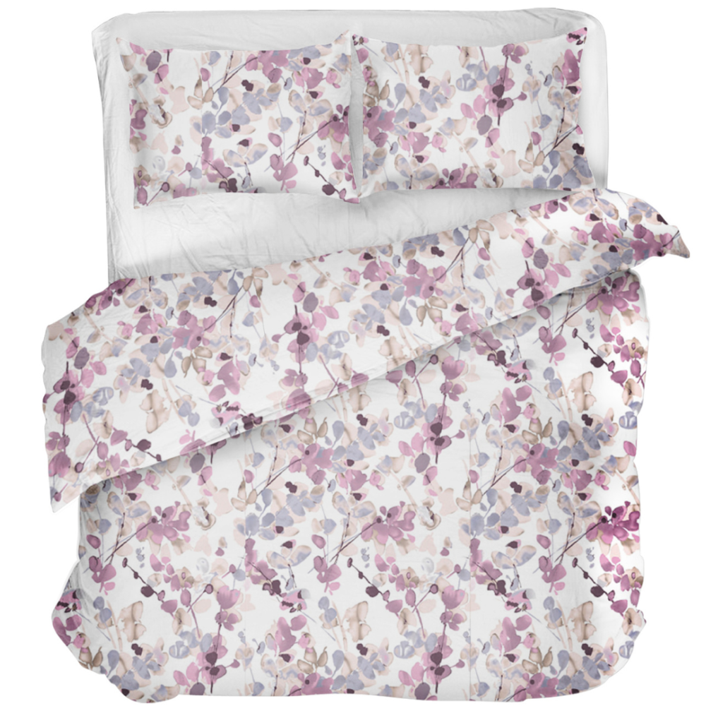 Bettwäsche set "Serene Leaves". Bettwäsche 140x200, 135/140x200 cm, 200x200 cm, 200x220 cm. Bettwäscheset mit lila, rosa und sandfarbenem blättermuster auf weißem hintergrund.