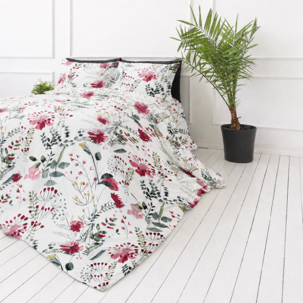 Bettwäsche set "Sparkling Flowers". Gemusterte Bettwäsche, 135/140x200 cm, 200x200 cm, 200x220 cm. Bettwäsche‑set mit zartem aquarell‑blumenmotiv auf pastellfarbenem hintergrund.