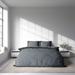 Bettwäsche set "Squared Dark". Bettwäsche 200x220, 200x220 cm. Elegantes, dunkelgraues bettwäscheset, das mit einer auffälligen schwarzen bordüre verziert ist und so einen fesselnden kontrast bildet.