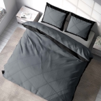 Bettwäsche set "Squared Dark". Bettwäsche 200x220, 200x220 cm. Wunderschöne dunkelgraue bettwäsche, die durch eine markante schwarze kontur hervorgehoben wird, die ihren modernen reiz unterstreicht.
