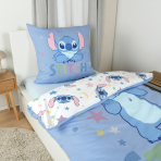 Bettwäsche set "Stitch Blue“. Kinderbettwäsche, 135x200 cm. Weißes muster der wendebettwäsche mit stitch, monden und pastellfarbenen sternen. Bettwäsche set "Stitch Blue“. Kinderbettwäsche, 135x200 cm. Weißes muster der wendebettwäsche mit stitch, monden und pastellfarbenen sternen.