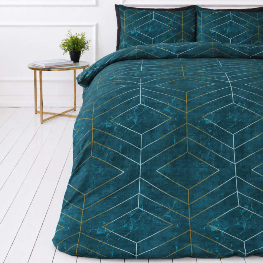 Bettwäsche set „Tethrys“. Bettwäsche 155x200, 135/140x200 cm, 150x200 cm, 155/160x200 cm, 180x200 cm, 200x200 cm, 200x220 cm, 220x240 cm. Grünblaues bettwäsche-set mit goldenen konturen. Bettwäsche set „Tethrys“. Bettwäsche 155x200, 135/140x200 cm, 150x200 cm, 155/160x200 cm, 180x200 cm, 200x200 cm, 200x220 cm, 220x240 cm. Grünblaues bettwäsche-set mit goldenen konturen.