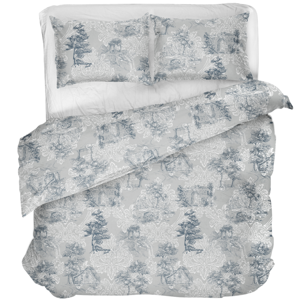 Bettwäsche set "Toile De Jouy Classic". Bettwäsche 140x200, 135/140x200 cm, 200x200 cm, 200x220 cm. Bettwäscheset mit klassischem blauen landschaftsmuster auf grauem hintergrund.