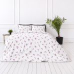 Bettwäsche set "Tulips". Bettwäsche 155x200, 135/140x200 cm, 155x220 cm, 160x200 cm, 180x200 cm, 200x200 cm, 200x220 cm, 220x240 cm. Bettdeckenbezug mit violetten blüten, knospen und graubraunen blättern. Bettwäsche set "Tulips". Bettwäsche 155x200, 135/140x200 cm, 155x220 cm, 160x200 cm, 180x200 cm, 200x200 cm, 200x220 cm, 220x240 cm. Bettdeckenbezug mit violetten blüten, knospen und graubraunen blättern.