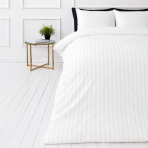 Bettwäsche set "White Stripes". Gemusterte Bettwäsche, 135/140x200 cm, 150x200 cm, 155/160x200 cm, 180x200 cm, 200x200 cm, 200x220 cm. Klassisches weißes bettwäsche-set mit minimalistischem streifendesign für eine zeitlose und frische ausstrahlung. Bettwäsche set "White Stripes". Gemusterte Bettwäsche, 135/140x200 cm, 150x200 cm, 155/160x200 cm, 180x200 cm, 200x200 cm, 200x220 cm. Klassisches weißes bettwäsche-set mit minimalistischem streifendesign für eine zeitlose und frische ausstrahlung.