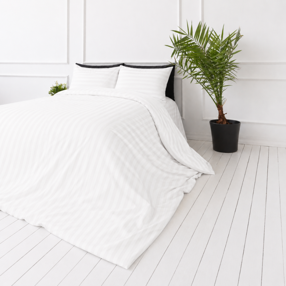 Bettwäsche set "White Stripes". Gemusterte Bettwäsche, 135/140x200 cm, 150x200 cm, 155/160x200 cm, 180x200 cm, 200x200 cm, 200x220 cm. Frisches weißes bettwäsche-set mit einem raffinierten streifenmuster für einen sauberen, modernen look. Bettwäsche set "White Stripes". Gemusterte Bettwäsche, 135/140x200 cm, 150x200 cm, 155/160x200 cm, 180x200 cm, 200x200 cm, 200x220 cm. Frisches weißes bettwäsche-set mit einem raffinierten streifenmuster für einen sauberen, modernen look.