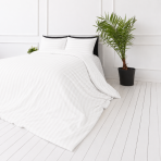 Bettwäsche set "White Stripes". Gemusterte Bettwäsche, 135/140x200 cm, 150x200 cm, 155/160x200 cm, 180x200 cm, 200x200 cm, 200x220 cm. Frisches weißes bettwäsche-set mit einem raffinierten streifenmuster für einen sauberen, modernen look. Bettwäsche set "White Stripes". Gemusterte Bettwäsche, 135/140x200 cm, 150x200 cm, 155/160x200 cm, 180x200 cm, 200x200 cm, 200x220 cm. Frisches weißes bettwäsche-set mit einem raffinierten streifenmuster für einen sauberen, modernen look.