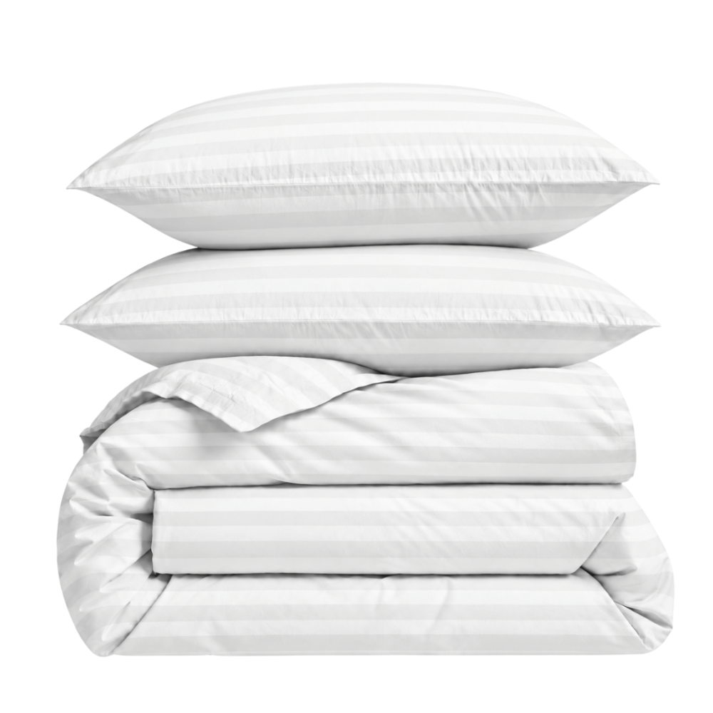 Bettwäsche set "White Stripes". Gemusterte Bettwäsche, 135/140x200 cm, 155x220 cm, 160x200 cm, 180x200 cm, 200x200 cm, 200x220 cm. Weißes bettwäsche-set mit dezenten streifen, das ihrem schlafzimmer eleganz und struktur verleiht. Bettwäsche set "White Stripes". Gemusterte Bettwäsche, 135/140x200 cm, 155x220 cm, 160x200 cm, 180x200 cm, 200x200 cm, 200x220 cm. Weißes bettwäsche-set mit dezenten streifen, das ihrem schlafzimmer eleganz und struktur verleiht.