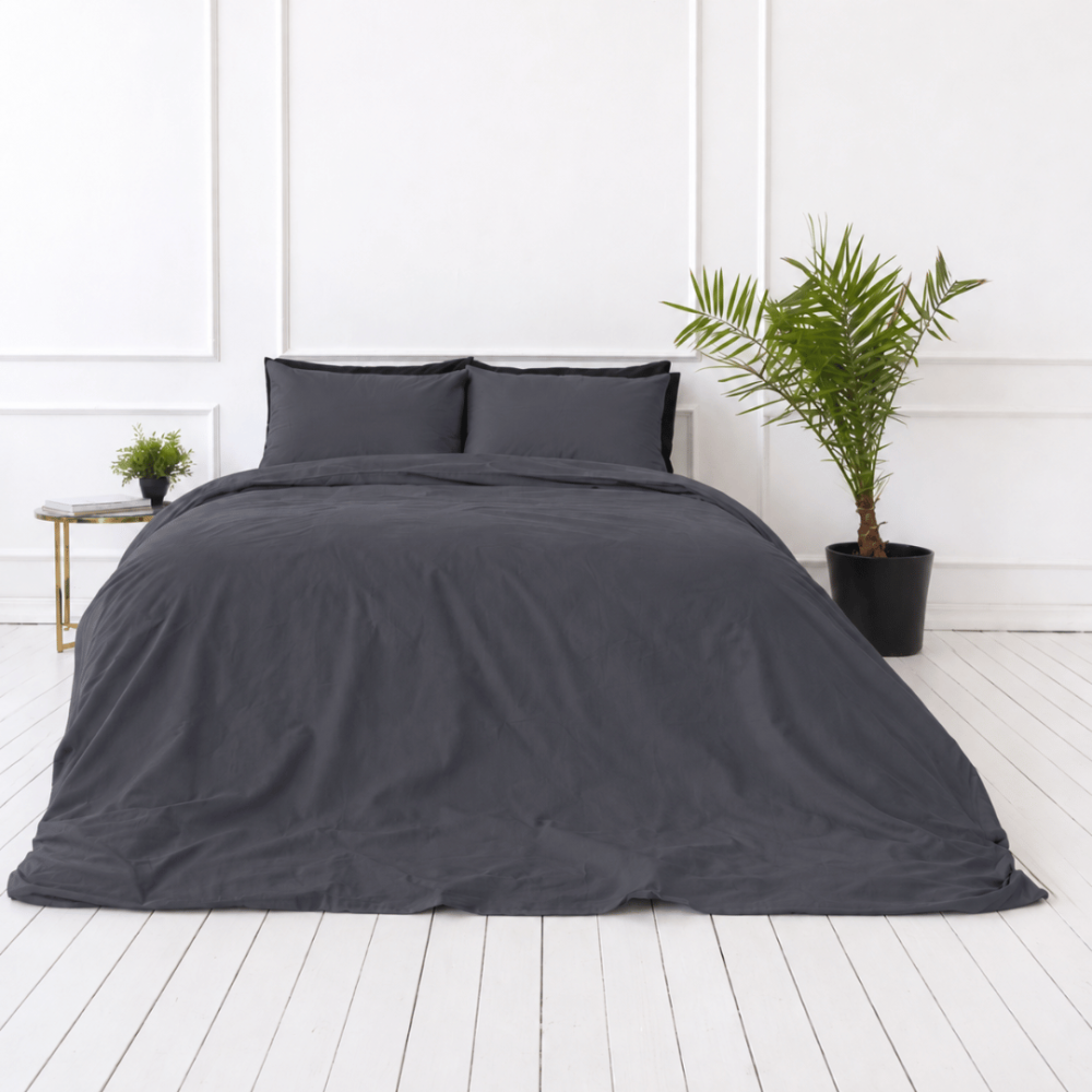 Perkal Bettwäsche „Dark Grey Percale“. Bettwäsche 150x200, 135/140x200 cm, 155x220 cm, 160x200 cm, 180x200 cm, 200x200 cm, 200x220 cm, 220x240 cm. Einfarbige anthrazitgraue kissenbezüge. Perkal Bettwäsche „Dark Grey Percale“. Bettwäsche 150x200, 135/140x200 cm, 155x220 cm, 160x200 cm, 180x200 cm, 200x200 cm, 200x220 cm, 220x240 cm. Einfarbige anthrazitgraue kissenbezüge.