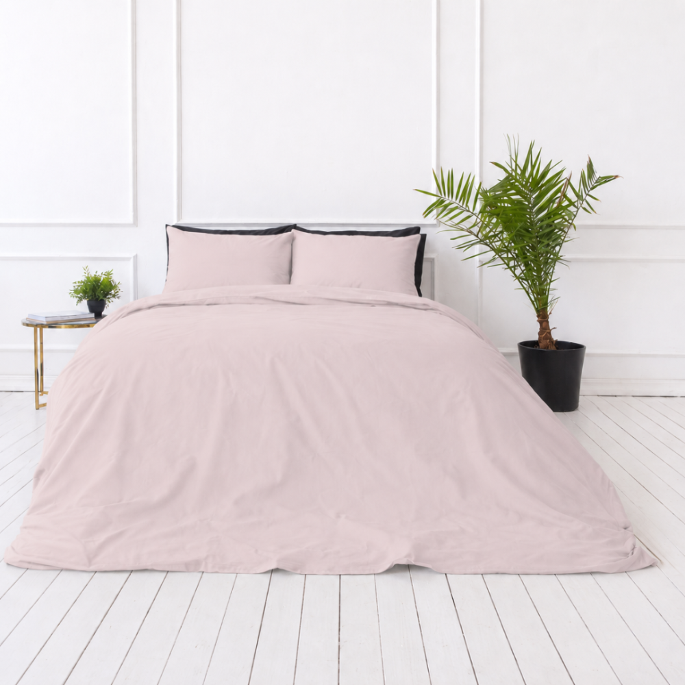 Perkal Bettwäsche „Shell Percale“. Bettwäsche einfarbig, 135/140x200 cm, 150x200 cm, 155/160x200 cm, 180x200 cm, 200x200 cm, 200x220 cm, 220x240 cm. Feminines einfarbiges bettwäsche-set in zartem rosa.