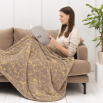 Decke „Gilded Brown fleece blanket“. Tagesdecken, 200x220 cm. Warm braunbeige decke mit unregelmäßigen goldfarbenen linien in marmoroptik.