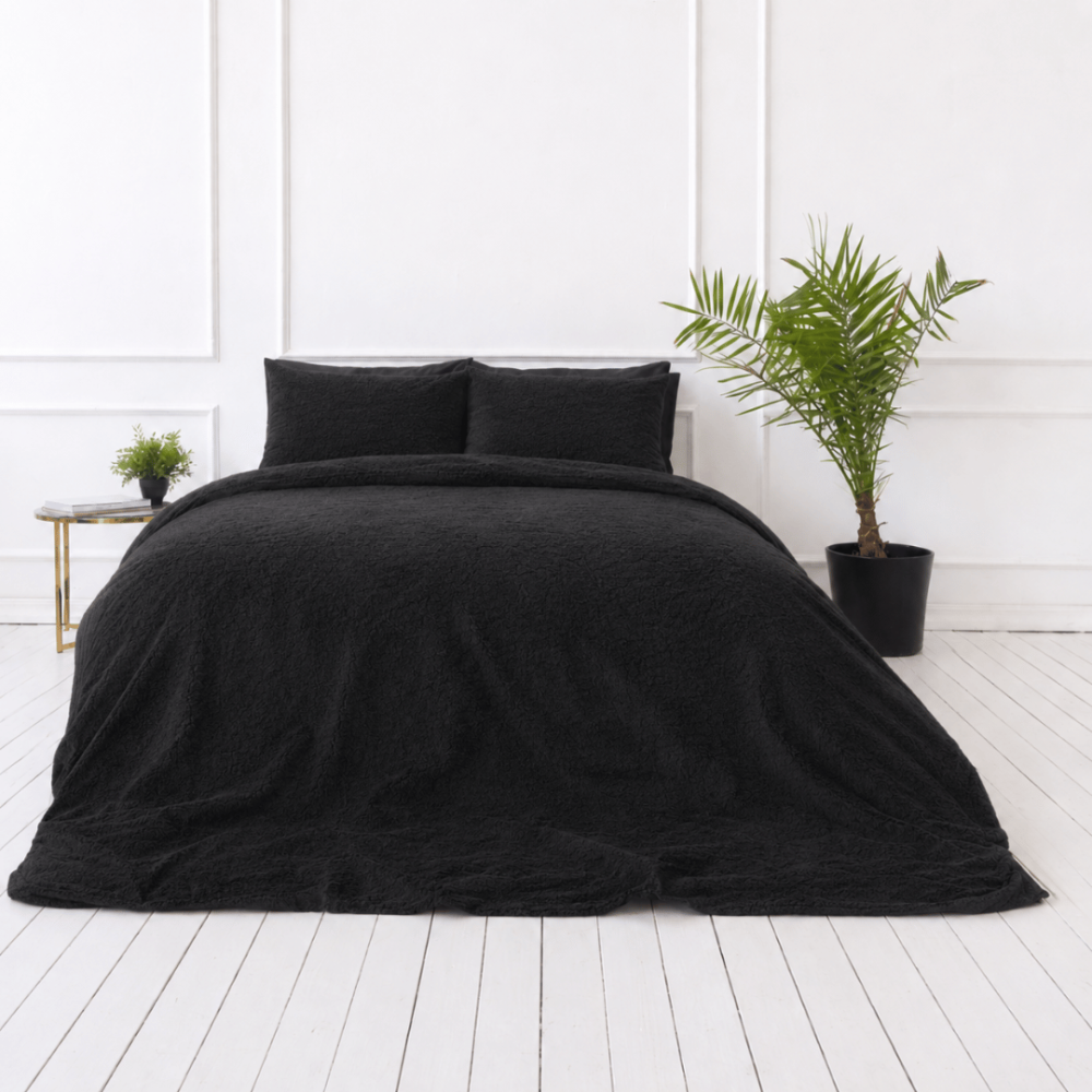 Plüsch Bettwäsche "Minky Black". Bettwäsche einfarbig, 200x220 cm. Weiches und warmes schwarzes plüsch-bettwäsche-set für modernes interieur.
