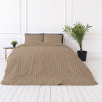 Premium satin bettwäsche set "Brandy Stripe Sateen". Bettwäsche 150x200, 135/140x200 cm, 150x200 cm, 155/160x200 cm, 180x200 cm, 200x200 cm, 200x220 cm, 220x240 cm. Braunes bettwäsche-set mit sanftem tonigem streifeneffekt