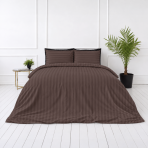 Premium satin bettwäsche set "Brown Stripe Sateen". Mako Satin Bettwäsche, 135/140x200 cm, 155x220 cm, 160x200 cm, 180x200 cm, 200x200 cm, 200x220 cm, 220x240 cm. Dunkelbraune kissenbezüge mit horizontalen streifen.