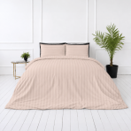 Premium satin bettwäsche set "Classic Coffee Stripe Sateen". Mako Satin Bettwäsche, 135/140x200 cm, 155x220 cm, 160x200 cm, 180x200 cm, 200x200 cm, 200x220 cm, 220x240 cm. Hellbeige kissenbezüge mit horizontalen streifen und einem rosafarbenen unterton. Premium satin bettwäsche set "Classic Coffee Stripe Sateen". Mako Satin Bettwäsche, 135/140x200 cm, 155x220 cm, 160x200 cm, 180x200 cm, 200x200 cm, 200x220 cm, 220x240 cm. Hellbeige kissenbezüge mit horizontalen streifen und einem rosafarbenen unterton.
