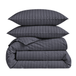 Premium satin bettwäsche set "Dark Grey Stripe Sateen". Mako Satin Bettwäsche, 135/140x200 cm, 155x220 cm, 160x200 cm, 180x200 cm, 200x200 cm, 200x220 cm, 220x240 cm. Dunkelgraues bettwäsche-set mit dezentem streifenmuster.