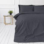 Premium satin bettwäsche set "Dark Grey Stripe Sateen". Mako Satin Bettwäsche, 135/140x200 cm, 155x220 cm, 160x200 cm, 180x200 cm, 200x200 cm, 200x220 cm, 220x240 cm. Graphitgraue bettwäsche mit abwechselnd helleren und dunkleren streifen.