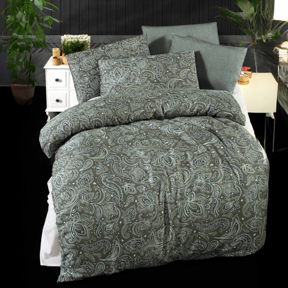 Premium satin bettwäsche set "Melina Green“. Bettwäsche aus Satin, 135/140x200 cm, 200x200 cm, 200x220 cm. Bettwäschegarnitur in grün mit aufwändigen hellen blumen- und ornamentmustern, die einen raffinierten und eleganten look bieten.