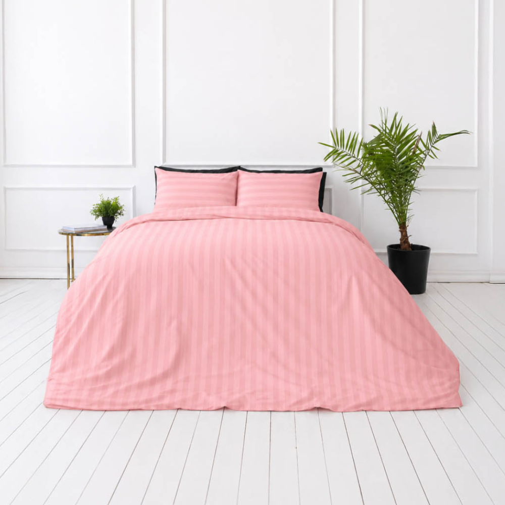 Premium satin bettwäsche set "Seashell Pink Stripe Sateen". Bettwäsche 150x200, 135/140x200 cm, 150x200 cm, 155/160x200 cm, 180x200 cm, 200x200 cm, 200x220 cm, 220x240 cm. Pehmes korallitoonis triibuline voodipesukomplekt voodil