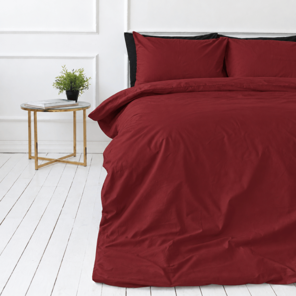 Premium satin bettwäsche set "Sun-dried Tomato sateen". Mako Satin Bettwäsche, 135/140x200 cm, 155x220 cm, 160x200 cm, 180x200 cm, 200x200 cm, 200x220 cm, 220x240 cm. Dunkelrote bettwäsche ohne muster und kontrastierende details. Premium satin bettwäsche set "Sun-dried Tomato sateen". Mako Satin Bettwäsche, 135/140x200 cm, 155x220 cm, 160x200 cm, 180x200 cm, 200x200 cm, 200x220 cm, 220x240 cm. Dunkelrote bettwäsche ohne muster und kontrastierende details.