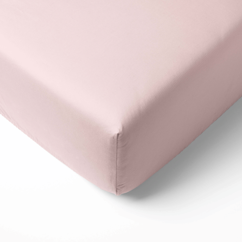 Satin Spannbettlaken „Classic pink fitted sheet“. Spannbettlaken 160x200, 90x200 cm, 135/140x200 cm, 155/160x200 cm, 180x200 cm. Pastellrosa spannbettlaken mit hellem minimalistischem design