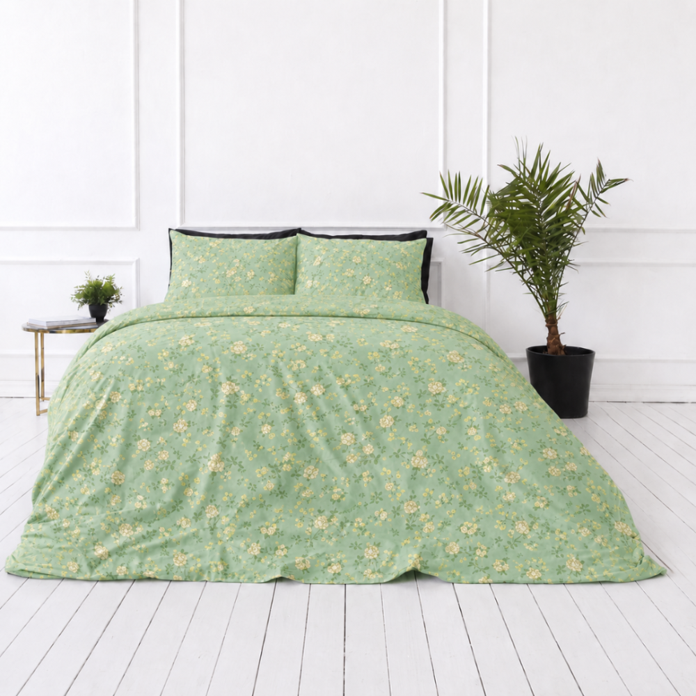 Satin bettwäsche set "Carlone". Grüne Bettwäsche, 135/140x200 cm, 200x200 cm, 200x220 cm. Geblümtes baumwollsatin-bettwäsche-set auf sanft grünem hintergrund Satin bettwäsche set "Carlone". Grüne Bettwäsche, 135/140x200 cm, 200x200 cm, 200x220 cm. Geblümtes baumwollsatin-bettwäsche-set auf sanft grünem hintergrund