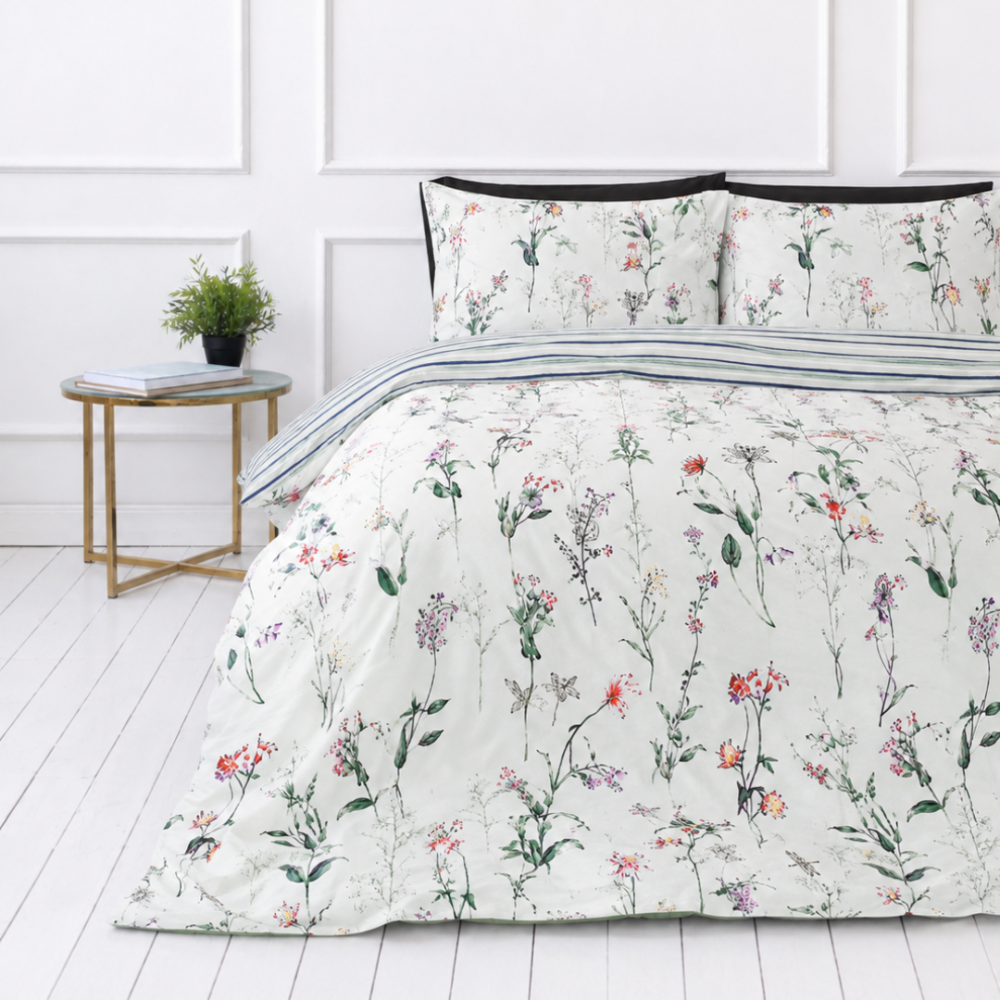 Satin bettwäsche set "Caroline". Bettwäsche 155x200, 135/140x200 cm, 150x200 cm, 155/160x200 cm, 180x200 cm, 200x200 cm, 200x220 cm. Pastellgrünes bettwäsche-set mit mehrfarbigen blümchen. Satin bettwäsche set "Caroline". Bettwäsche 155x200, 135/140x200 cm, 150x200 cm, 155/160x200 cm, 180x200 cm, 200x200 cm, 200x220 cm. Pastellgrünes bettwäsche-set mit mehrfarbigen blümchen.