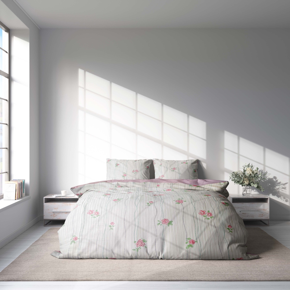 Satin bettwäsche set "Charming". Bettwäsche aus Satin, 135/140x200 cm, 200x200 cm, 200x220 cm. Elegantes florales bettwäscheset auf weiß mit rosa rosen und kleinen blumen.