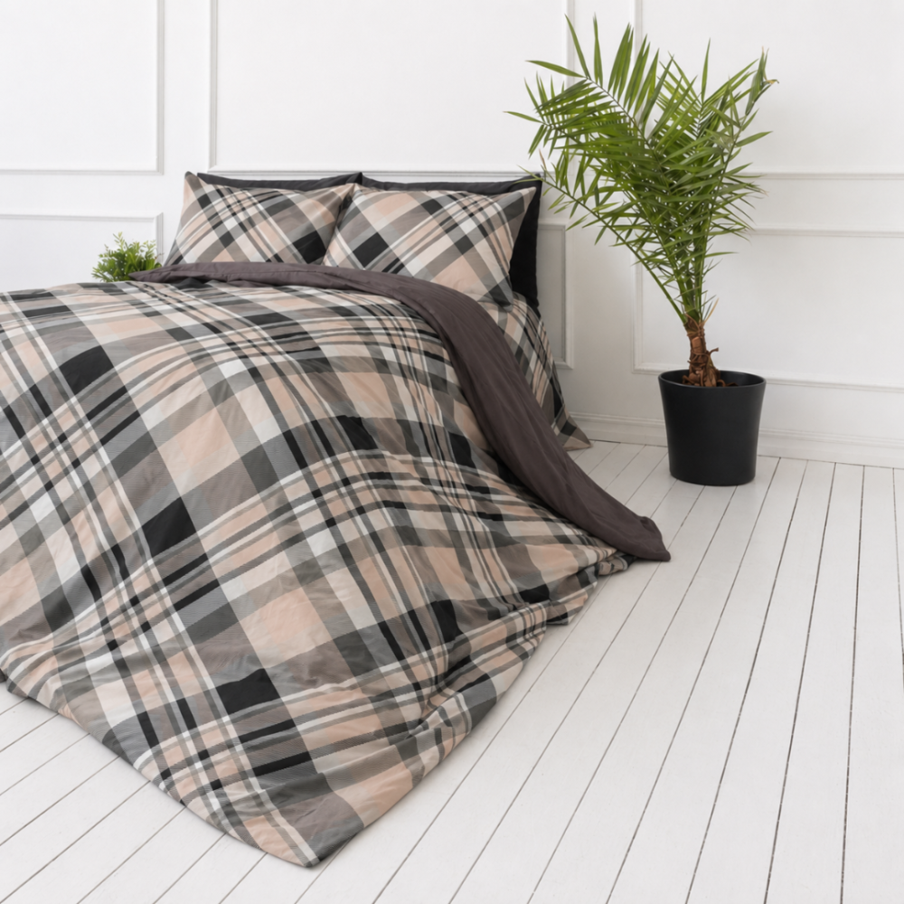 Satin bettwäsche set "Flanko“. Gemusterte Bettwäsche, 135/140x200 cm, 200x200 cm, 200x220 cm. Bettwäsche-design mit nudefarbenen quadraten, grauen streifen und schwarzen akzenten.