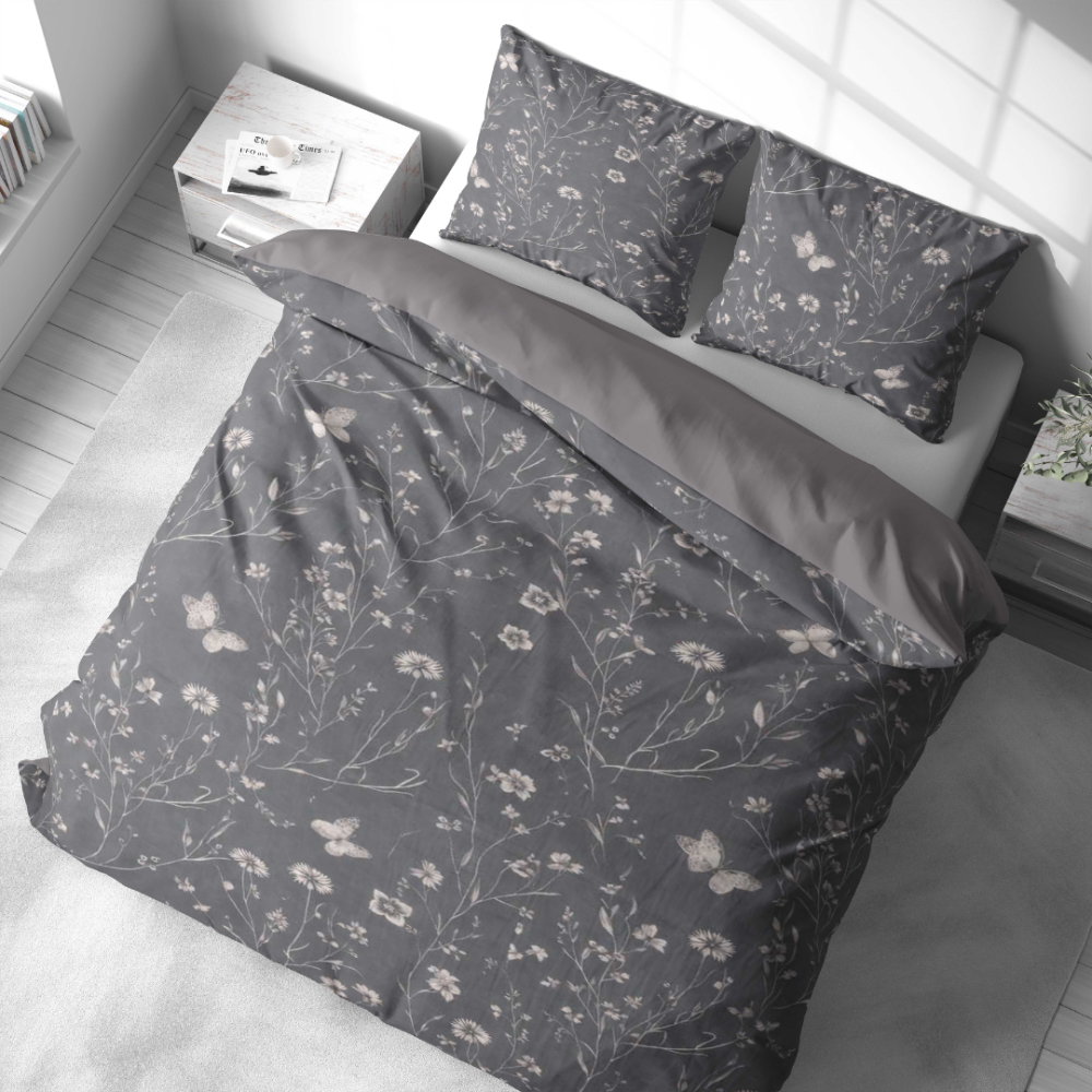 Premium satin bettwäsche set "Florivane". Bettwäsche 155x200, 135/140x200 cm, 150x200 cm, 155/160x200 cm, 180x200 cm, 200x200 cm, 200x220 cm. Dunkler hintergrund mit zarten blumen und schmetterlingen