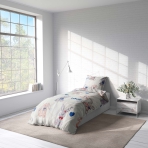 Premium satin bettwäsche set "Hare". Bettwäsche aus Satin, 135/140x200 cm. Bezaubernde kinderbettwäsche mit einem hellen hintergrund mit grauen und hellbraunen kaninchen, die eine verspielte und einladende atmosphäre schaffen.