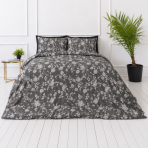Premium satin bettwäsche set "Lunar Rose". Bettwäsche 135x200, 135/140x200 cm, 150x200 cm, 155/160x200 cm, 180x200 cm, 200x200 cm, 200x220 cm. Zartes graues bettwäscheset mit hellen rosenzweigen und -blüten, perfekt für ein sanftes, blumiges ambiente in jedem raum. Premium satin bettwäsche set "Lunar Rose". Bettwäsche 135x200, 135/140x200 cm, 150x200 cm, 155/160x200 cm, 180x200 cm, 200x200 cm, 200x220 cm. Zartes graues bettwäscheset mit hellen rosenzweigen und -blüten, perfekt für ein sanftes, blumiges ambiente in jedem raum.