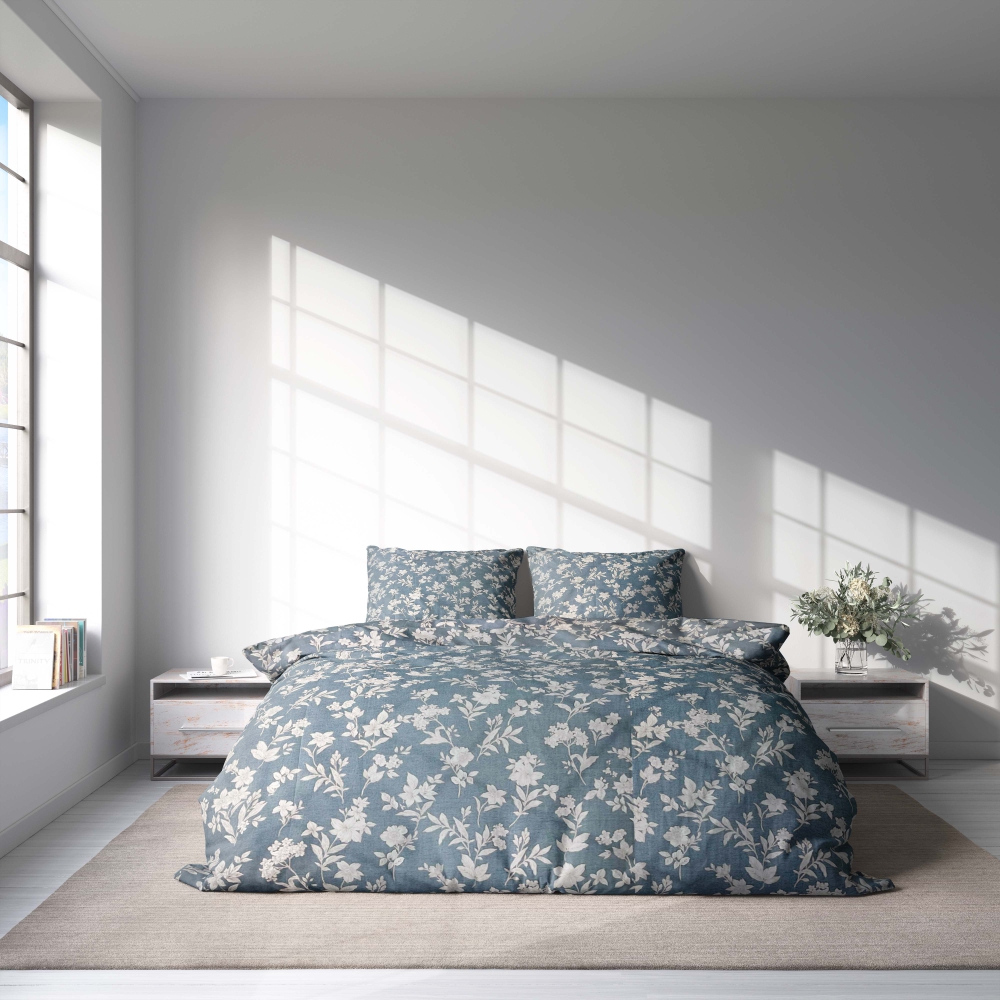 Satin bettwäsche set "Meadow". Bettwäsche aus Satin, 135/140x200 cm, 200x200 cm, 200x220 cm. Bettwäsche-ensemble in ruhigem graublau mit hellbraunen, floralen akzenten für eine beruhigende ausstrahlung