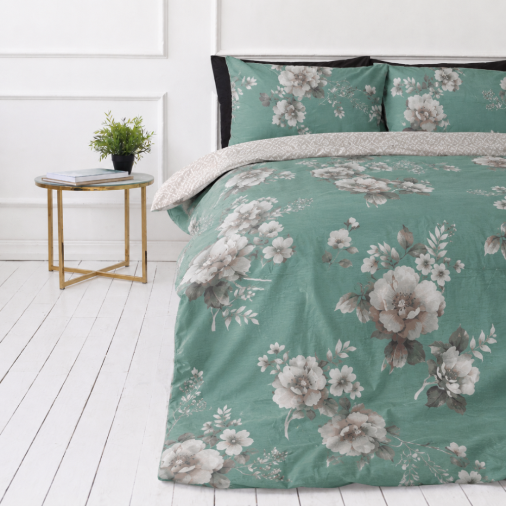 Satin bettwäsche set "Sage Whisper". Gemusterte Bettwäsche, 135/140x200 cm, 150x200 cm, 155/160x200 cm, 180x200 cm, 200x200 cm, 200x220 cm. Elegantes grünes bettwäscheset mit zarten grauen blumen und blättern für einen ruhigen schlafzimmer-look. Satin bettwäsche set "Sage Whisper". Gemusterte Bettwäsche, 135/140x200 cm, 150x200 cm, 155/160x200 cm, 180x200 cm, 200x200 cm, 200x220 cm. Elegantes grünes bettwäscheset mit zarten grauen blumen und blättern für einen ruhigen schlafzimmer-look.