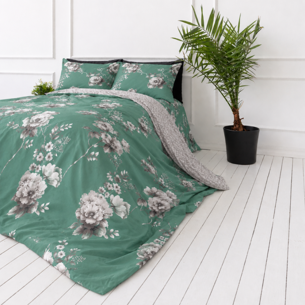 Satin bettwäsche set "Sage Whisper". Gemusterte Bettwäsche, 135/140x200 cm, 150x200 cm, 155/160x200 cm, 180x200 cm, 200x200 cm, 200x220 cm. Stilvolles grünes bettwäscheset mit filigranen grauen blumen- und blattmustern für einen raffinierten touch. Satin bettwäsche set "Sage Whisper". Gemusterte Bettwäsche, 135/140x200 cm, 150x200 cm, 155/160x200 cm, 180x200 cm, 200x200 cm, 200x220 cm. Stilvolles grünes bettwäscheset mit filigranen grauen blumen- und blattmustern für einen raffinierten touch.