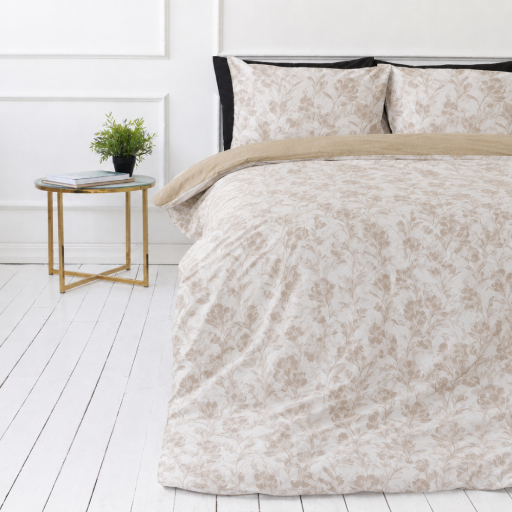 Satin bettwäsche set "Sand Damask". Bettwäsche 135x200, 135/140x200 cm, 200x200 cm, 200x220 cm. Beiges baumwollsatin-bettwäsche-set mit subtiler blumiger damaststruktur und schwarzen akzenten. Satin bettwäsche set "Sand Damask". Bettwäsche 135x200, 135/140x200 cm, 200x200 cm, 200x220 cm. Beiges baumwollsatin-bettwäsche-set mit subtiler blumiger damaststruktur und schwarzen akzenten.