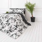 Premium satin bettwäsche set "Smoky Petals". Bettwäsche 155x200, 135/140x200 cm, 150x200 cm, 155/160x200 cm, 180x200 cm, 200x200 cm, 200x220 cm. Bettwäsche-set mit künstlerischem blättermotiv auf weißem hintergrund. Premium satin bettwäsche set "Smoky Petals". Bettwäsche 155x200, 135/140x200 cm, 150x200 cm, 155/160x200 cm, 180x200 cm, 200x200 cm, 200x220 cm. Bettwäsche-set mit künstlerischem blättermotiv auf weißem hintergrund.