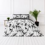 Premium satin bettwäsche set "Smoky Petals". Bettwäsche 155x200, 135/140x200 cm, 150x200 cm, 155/160x200 cm, 180x200 cm, 200x200 cm, 200x220 cm. Modernes bettwäsche-set mit grau-schwarzem pflanzenmuster. Premium satin bettwäsche set "Smoky Petals". Bettwäsche 155x200, 135/140x200 cm, 150x200 cm, 155/160x200 cm, 180x200 cm, 200x200 cm, 200x220 cm. Modernes bettwäsche-set mit grau-schwarzem pflanzenmuster.