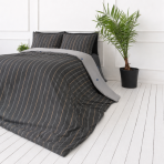 Satin bettwäsche set "Tones". Bettwäsche 155x200, 135/140x200 cm, 200x200 cm, 200x220 cm. Elegantne tumehall vertikaalsete joontega voodipesu, mis on rõhutatud halli, valge ja peene oranži tooniga