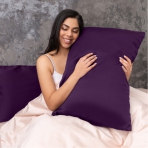 Der Seidenkissenbezug "Heather". Seidenkissenbezug. Eleganter dunkelvioletter seidenkissenbezug, weich und geschmeidig, für ein luxuriöses gefühl und eine erholsame nachtruhe.
