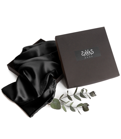 Der Seidenkissenbezug „Obsidian Silk“. Seidenkissenbezug