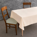 Tischdecke „Peach Calm Tablecloth“. Tischdecken aus Baumwolle, 135/140x200 cm, 140x240cm, 140x300 cm. Helle, einfarbige tischdecke in pfirsichton ohne muster