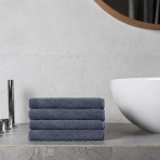 Badetuch „Grey towel“, 70x140 cm. Gefaltetes handtuch in graphitgrauer farbe