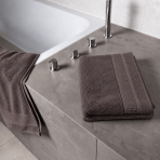 Badetuch „Royal Brown towel“, 70x140 cm. Braunes badetuch mit strukturierter oberfläche und dekorativem rand. Badetuch „Royal Brown towel“, 70x140 cm. Braunes badetuch mit strukturierter oberfläche und dekorativem rand.