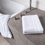 Badetuch „Royal White towel“, 70x140 cm. Weißes badetuch mit strukturierter oberfläche und dekorativem rand. Badetuch „Royal White towel“, 70x140 cm. Weißes badetuch mit strukturierter oberfläche und dekorativem rand.